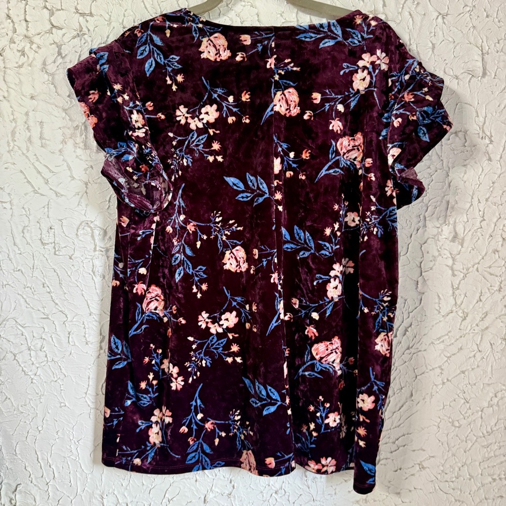 a.n.a Floral Velvet Short Sleeve Top - Burgundy and Pink - Picture 7 of 8